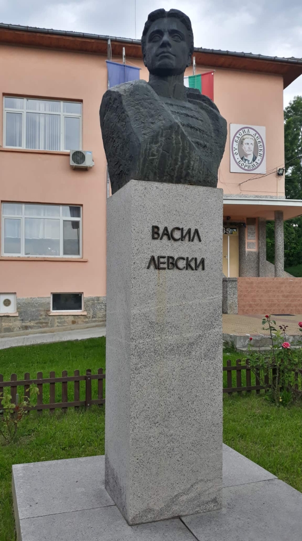 Проектни дейности: "Поклон пред делото на Васил Левски" - патрон на училището